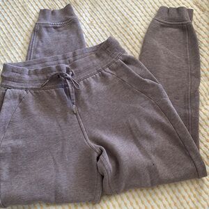 Lululemon scuba jogger size 4